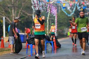 BIB: 42771, 3042222
                            <button type="button" onclick="openModal(9897394)" class="btn btn-primary btn-sm float-right btn-popup" data-toggle="modal" data-target=".modal-high-quality">
                        <i class="fas fa-shopping-cart"></i> Add to Cart
                    </button>
                                            <button type="button" onclick="isThisMe(9897394, true)" class="btn btn-success btn-sm float-right btn-popup btn-isme hidden" data-toggle="tooltip" data-placement="bottom" title="นี่คือรูปของคุณใช่ไหม คลิกที่นี่เพื่อเอาเข้าอัลบั้ม">
                        <i class="fas fa-plus"></i> Add to album
                    </button>
                    <button type="button" onclick="isThisMe(9897394, false)" class="btn btn-warning btn-sm float-right btn-popup btn-isnotme hidden">
                        <i class="fas fa-ban"></i> Remove from album
                    </button>